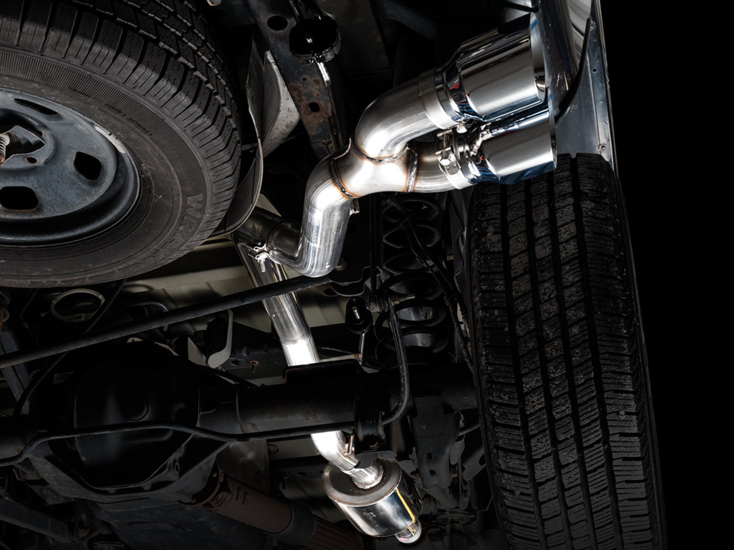 AWE 0FG Single Side Exit Catback Exhaust for 4th Gen RAM 1500 5.7L (without bumper cutouts) - Dual Chrome Tips - Mounted