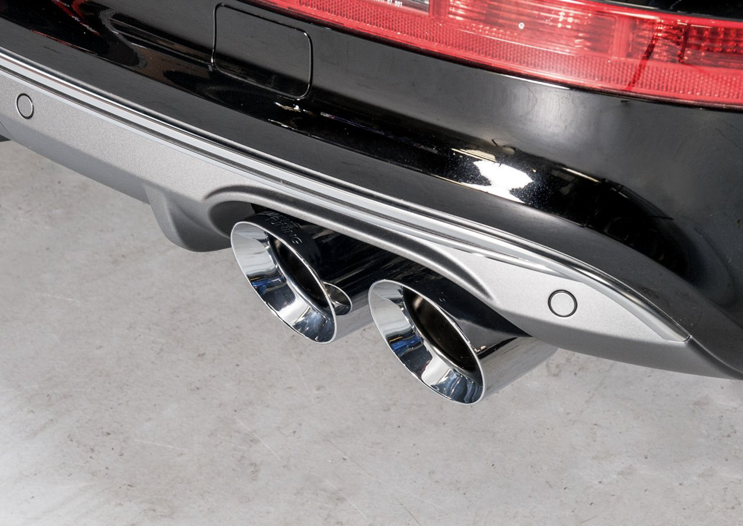 AWE Touring Edition Exhaust for 8R SQ5 - Quad Outlet, Chrome Silver Tips - Mounted