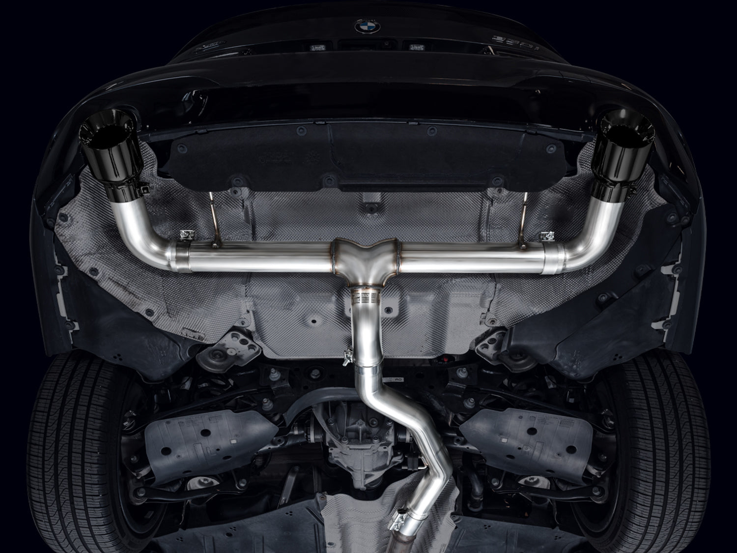 AWE Track Edition Axleback Exhaust for BMW G2X 330i/430i - Diamond Black - Mounted