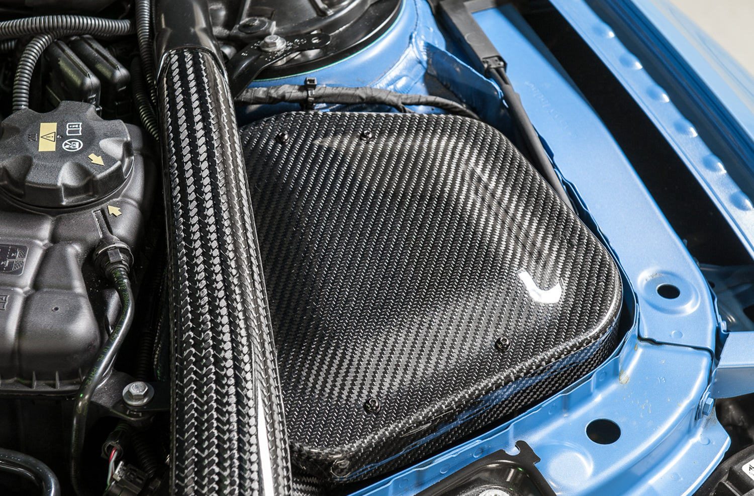 AWE S-FLO Carbon Intake for BMW F8X M3 / M4 - Mounted