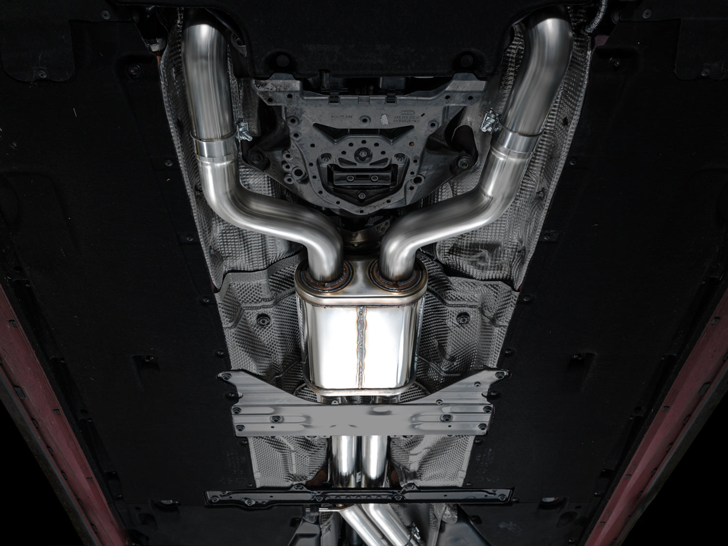 AWE SwitchPath™ Exhaust for C8 Audi RS 6/RS 7 - Diamond Black RS-style Tips - Mounted