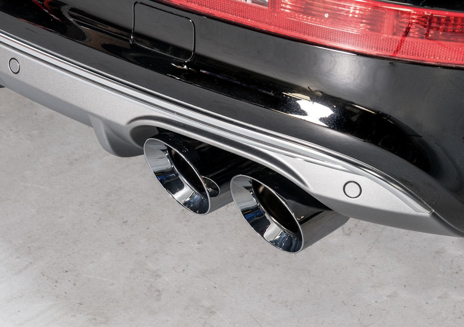 AWE Touring Edition Exhaust for 8R SQ5 - Quad Outlet, Diamond Black Tips - Mounted