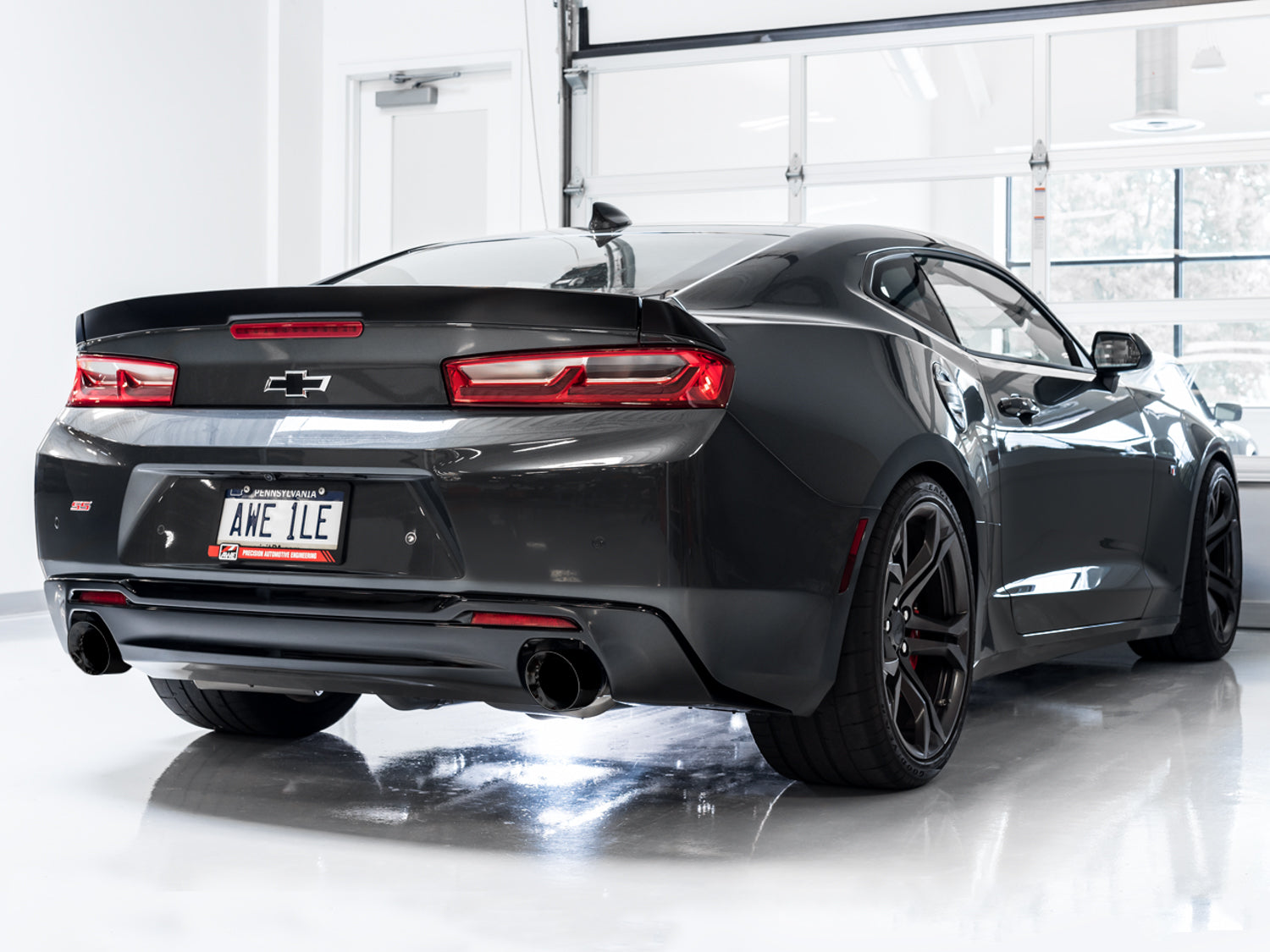 AWE Touring Edition Axle-back Exhaust for Gen6 Camaro SS / LT1 - Diamond Black Tips (Dual Outlet) - Mounted
