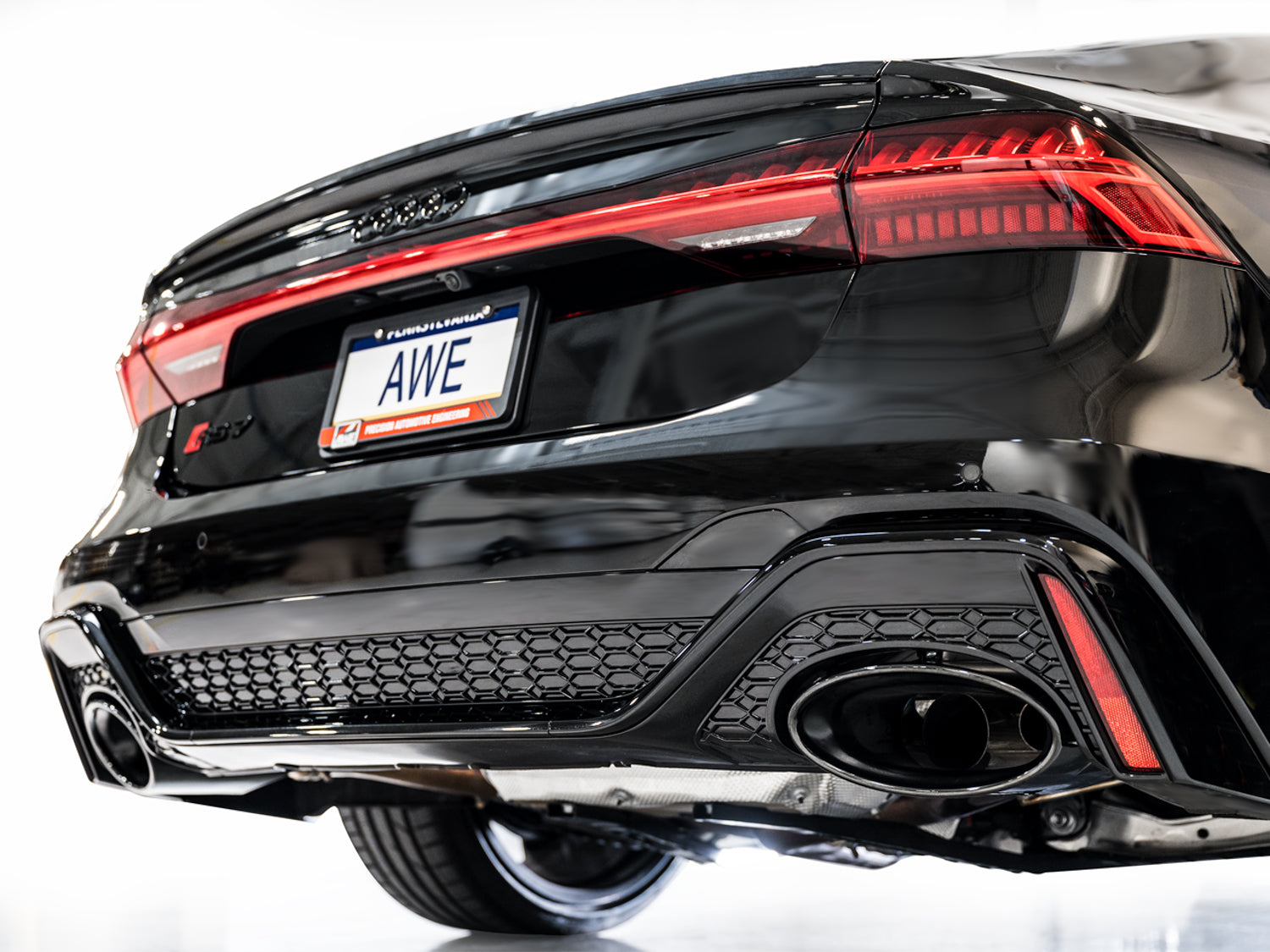 AWE SwitchPath™ Exhaust for C8 Audi RS 6/RS 7 - Diamond Black RS-style Tips - Mounted