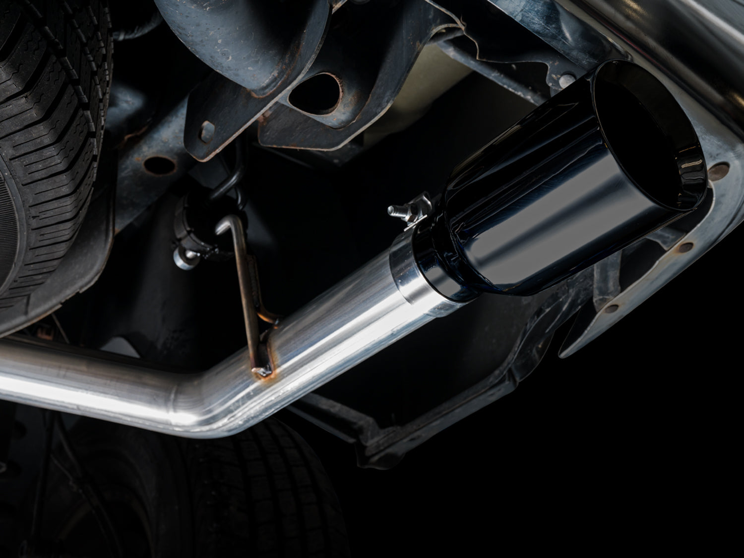 AWE 0FG Dual Rear Exit Catback for 4th Gen RAM 1500 5.7L (without bumper cutouts) - Diamond Black Tips - Mounted