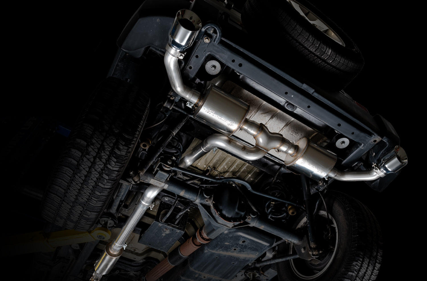 AWE Tread Edition Axleback Dual Exhaust for Jeep JK/JKU 3.6L - Chrome Silver Tips - Mounted