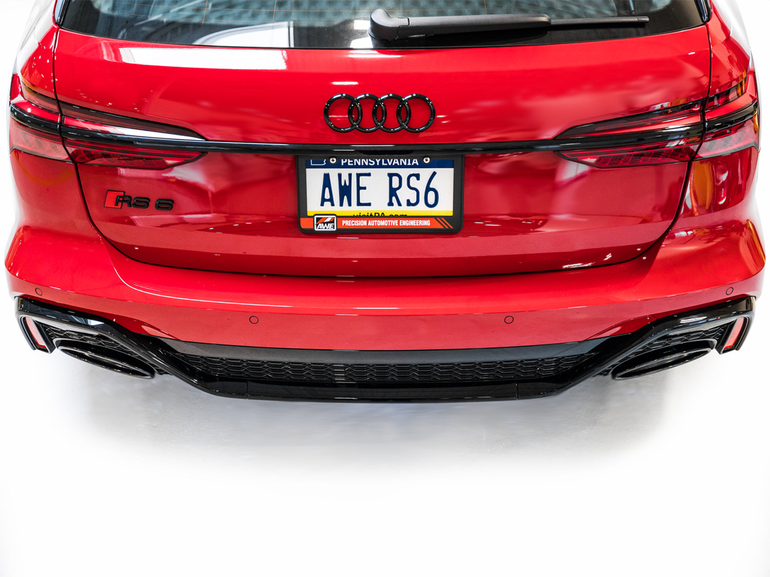 AWE SwitchPath™ Exhaust for C8 Audi RS 6/RS 7 - Diamond Black RS-style Tips - Mounted