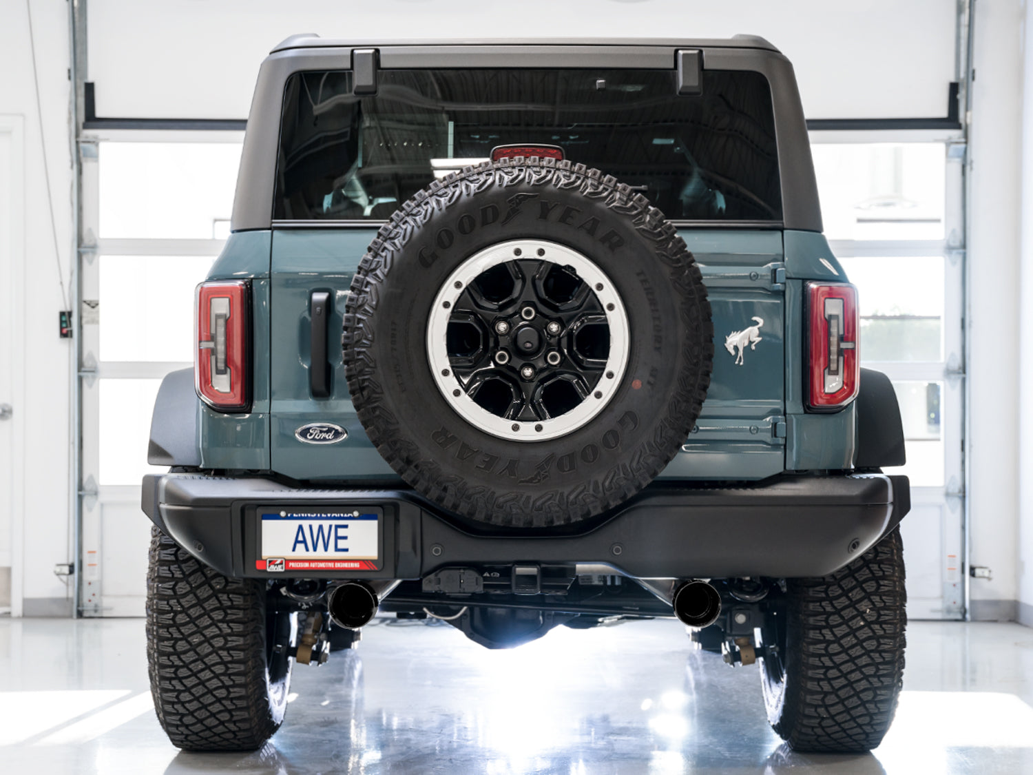 AWE 0FG Catback Exhaust for Ford Bronco with BashGuard™ - Dual 4.5" Diamond Black Tips - Mounted