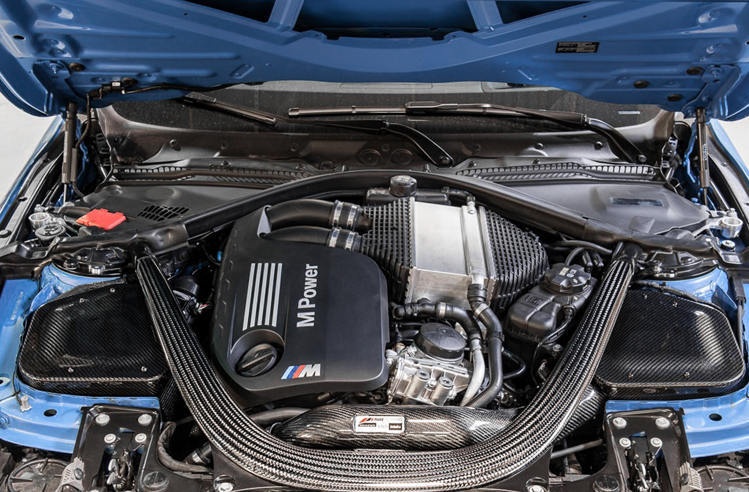 AWE S-FLO Carbon Intake for BMW F8X M3 / M4 - Mounted