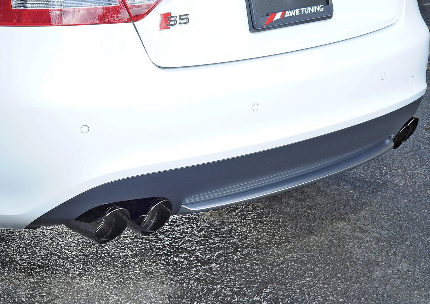 AWE Touring Edition Exhaust System for S5 Cabrio (Exhaust + Non-Resonated Downpipes) - Diamond Black Tips - Mounted