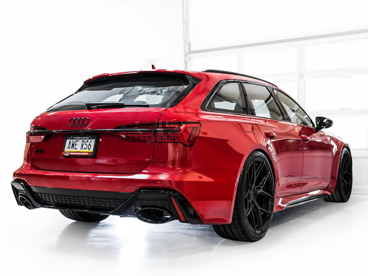 AWE SwitchPath™ Exhaust for C8 Audi RS 6/RS 7 - Diamond Black RS-style Tips - Mounted