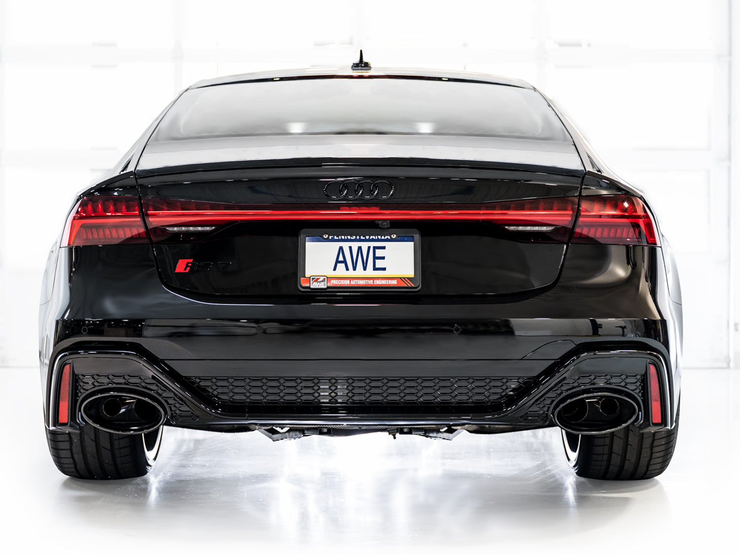 AWE SwitchPath™ Exhaust for C8 Audi RS 6/RS 7 - Diamond Black RS-style Tips - Mounted