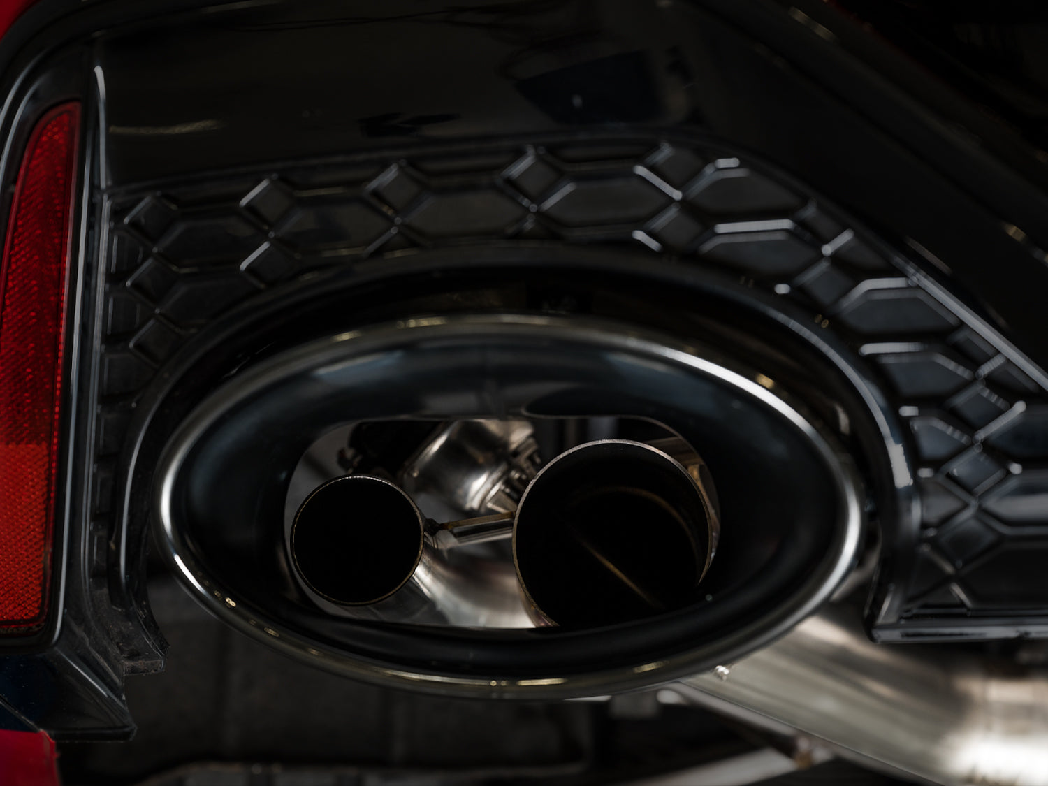 AWE SwitchPath™ Exhaust for C8 Audi RS 6/RS 7 - Diamond Black RS-style Tips - Mounted
