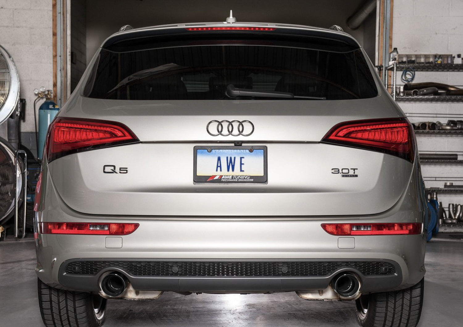 AWE Touring Edition Exhaust for 8R Q5 3.0T Dual Outlet, Diamond Black Tips - Mounted