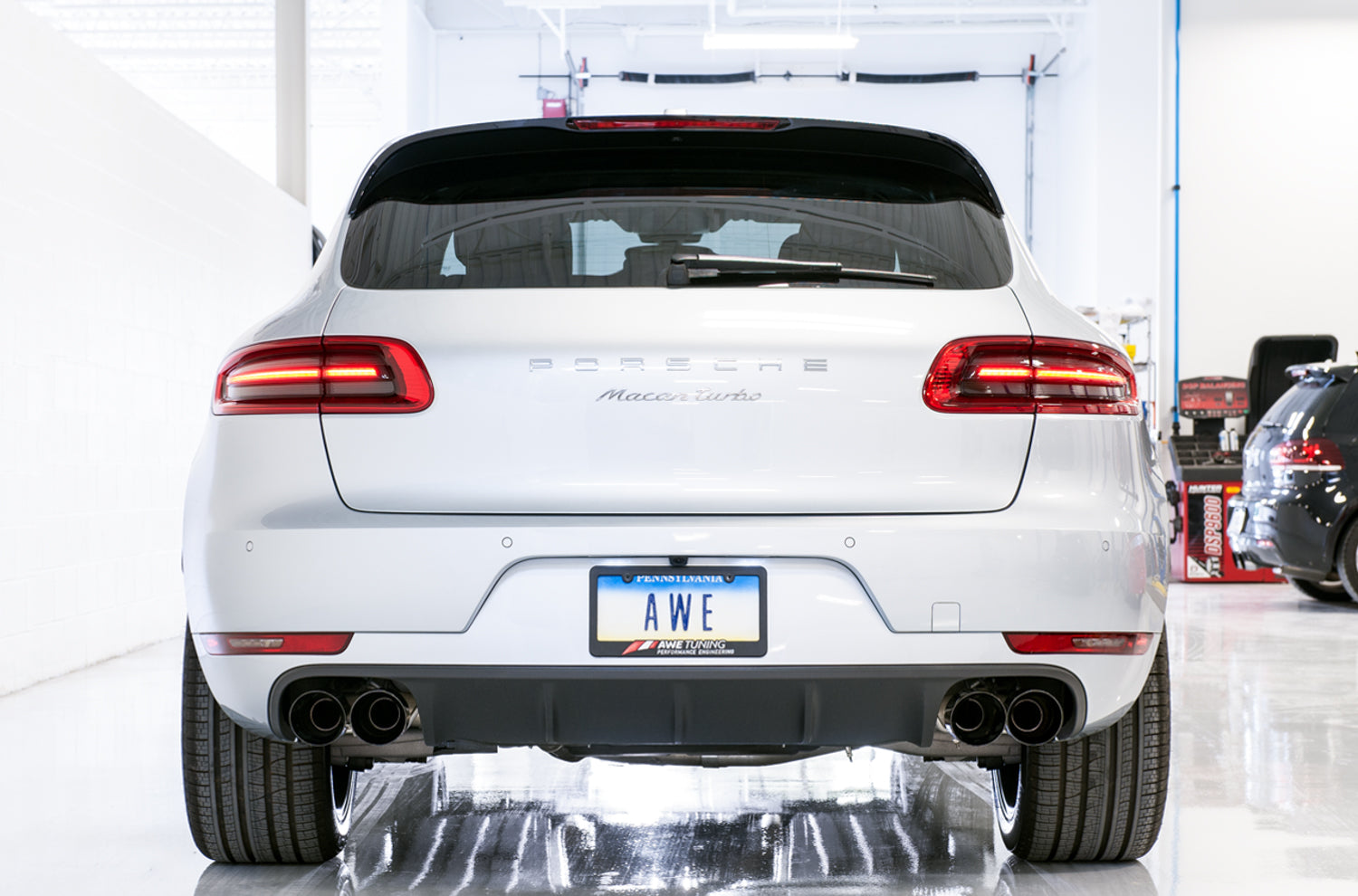 AWE Track Edition Axle-back Exhaust for Porsche Macan S / GTS / Turbo - Diamond Black 102mm Tips - Mounted