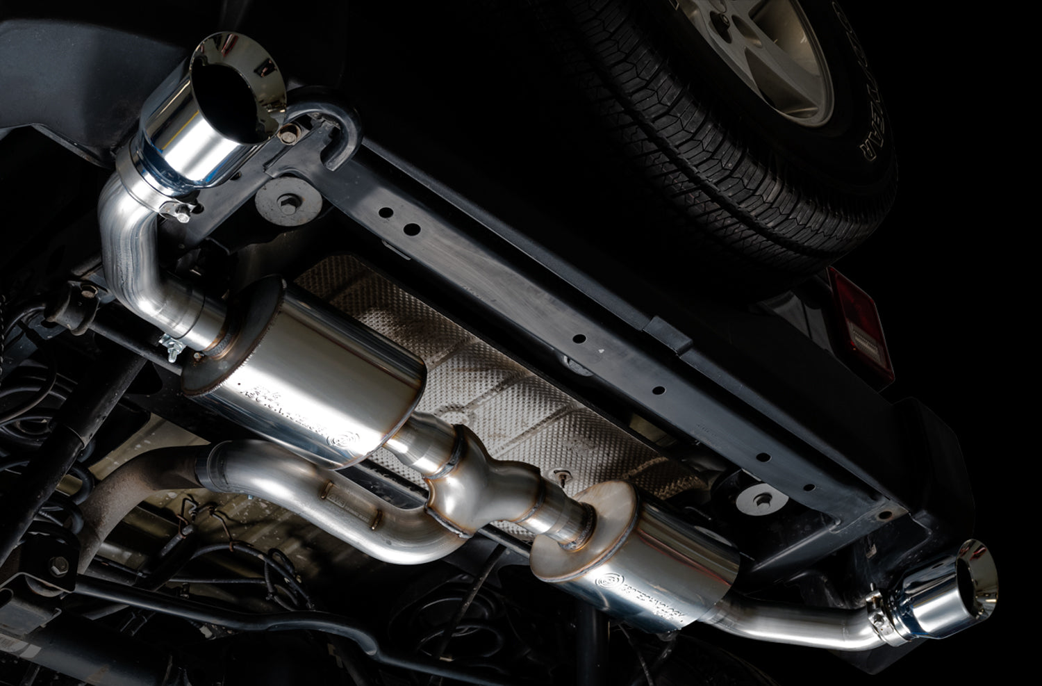 AWE Tread Edition Axleback Dual Exhaust for Jeep JK/JKU 3.6L - Chrome Silver Tips - Mounted
