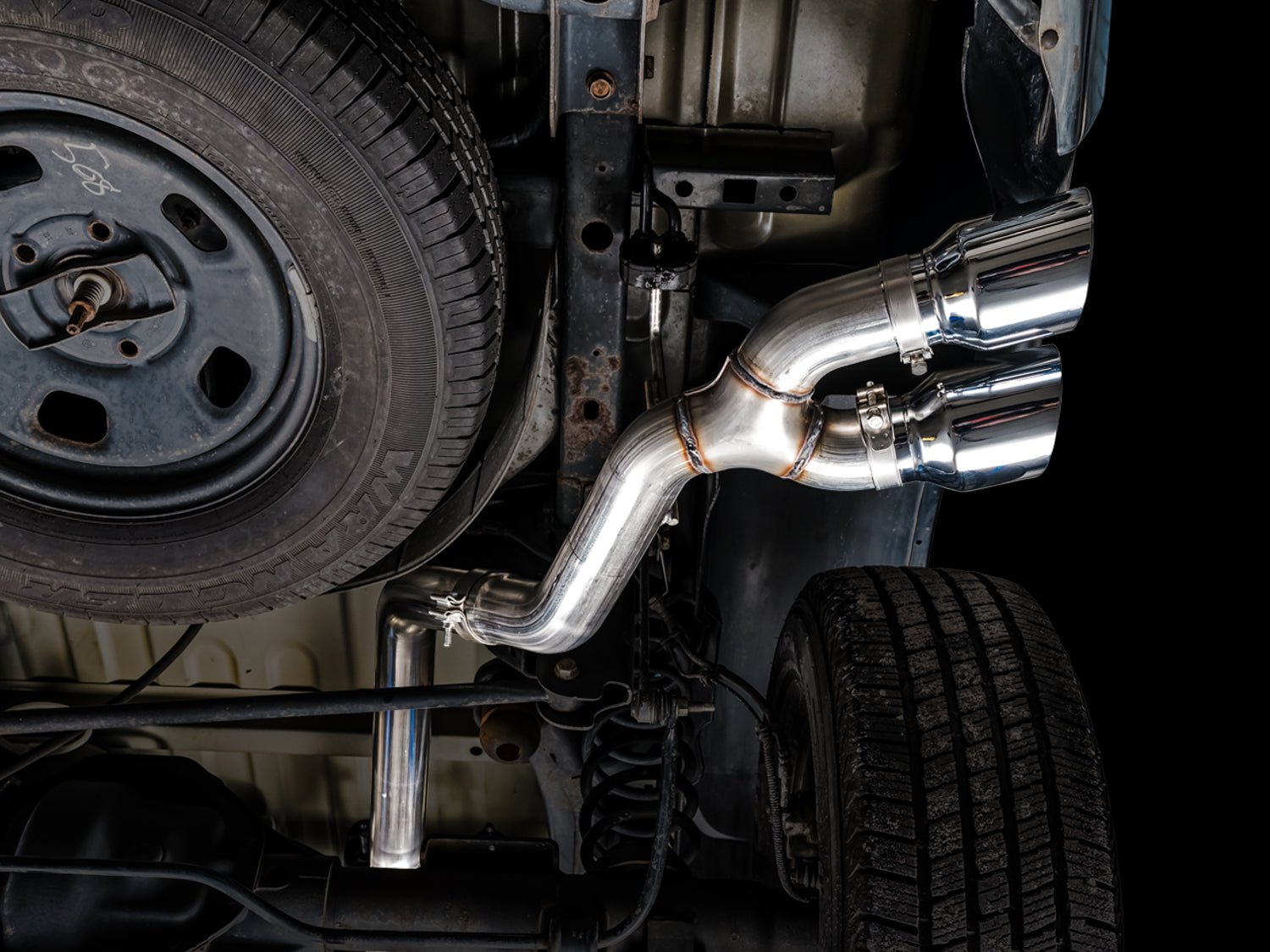 AWE 0FG Single Side Exit Catback Exhaust for 4th Gen RAM 1500 5.7L (without bumper cutouts) - Dual Chrome Tips - Mounted