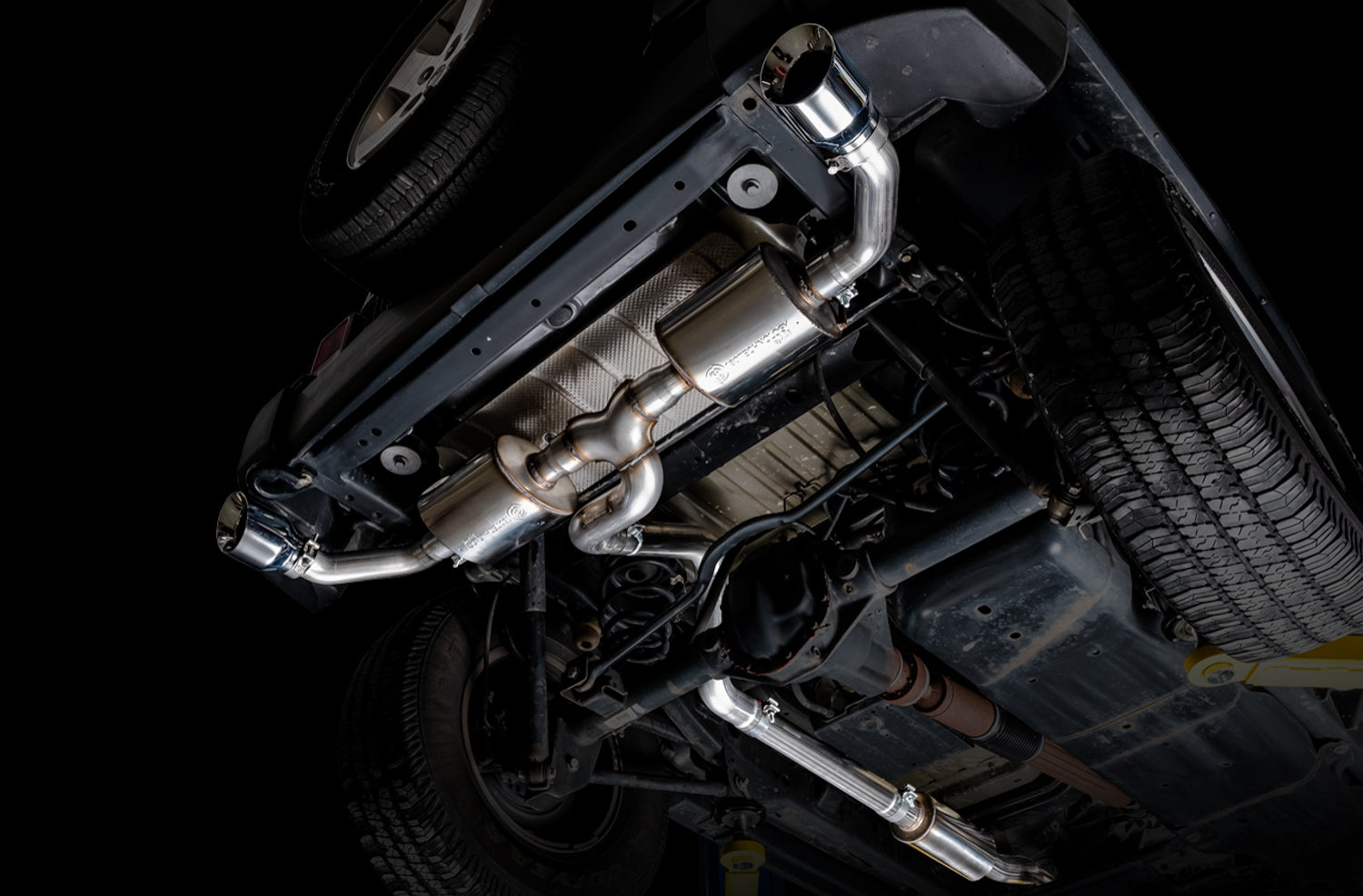 AWE Tread Edition Axleback Dual Exhaust for Jeep JK/JKU 3.6L - Chrome Silver Tips - Mounted