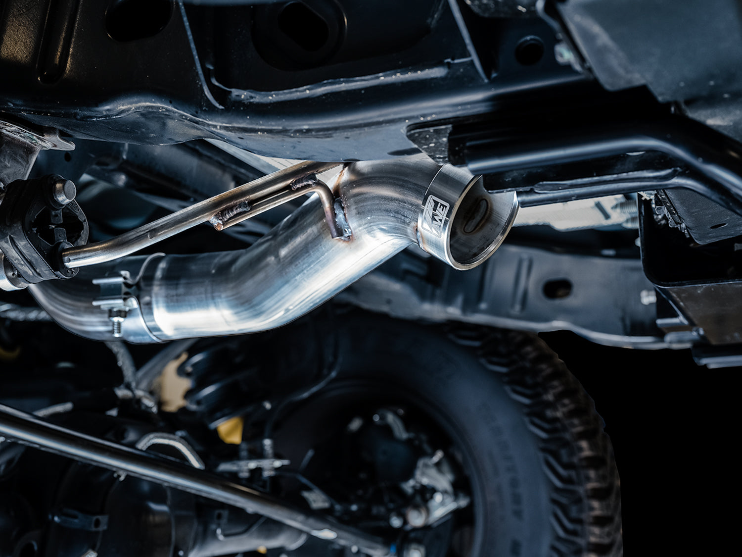 AWE 0FG Catback Exhaust for Ford Bronco with BashGuard™ - no tips - Mounted