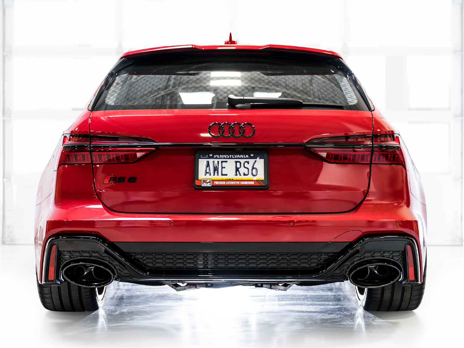 AWE SwitchPath™ Exhaust for C8 Audi RS 6/RS 7 - Diamond Black RS-style Tips - Mounted